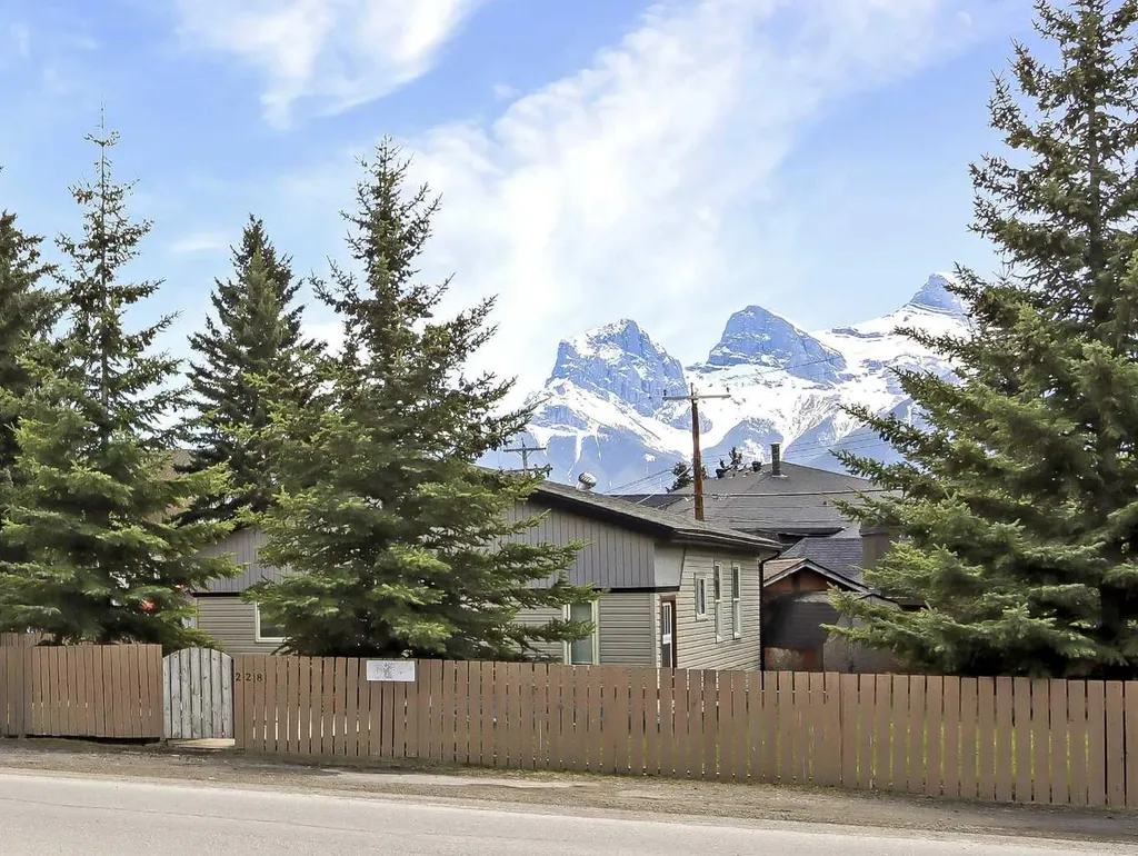 228 17th Street Canmore AB T1W1Y8