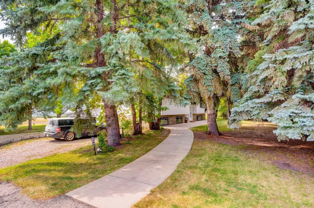 1153 East Lakeview Road Chestermere AB T1X 1B1