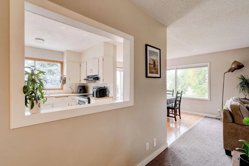 1153 East Lakeview Road Chestermere AB T1X 1B1