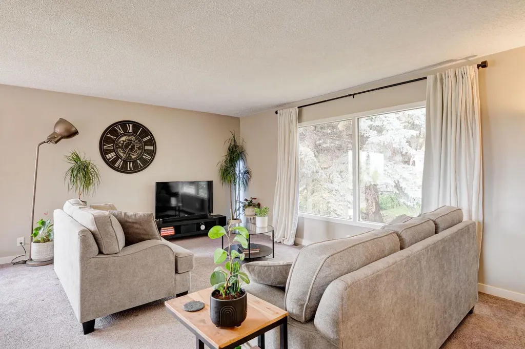 1153 East Lakeview Road Chestermere AB T1X 1B1