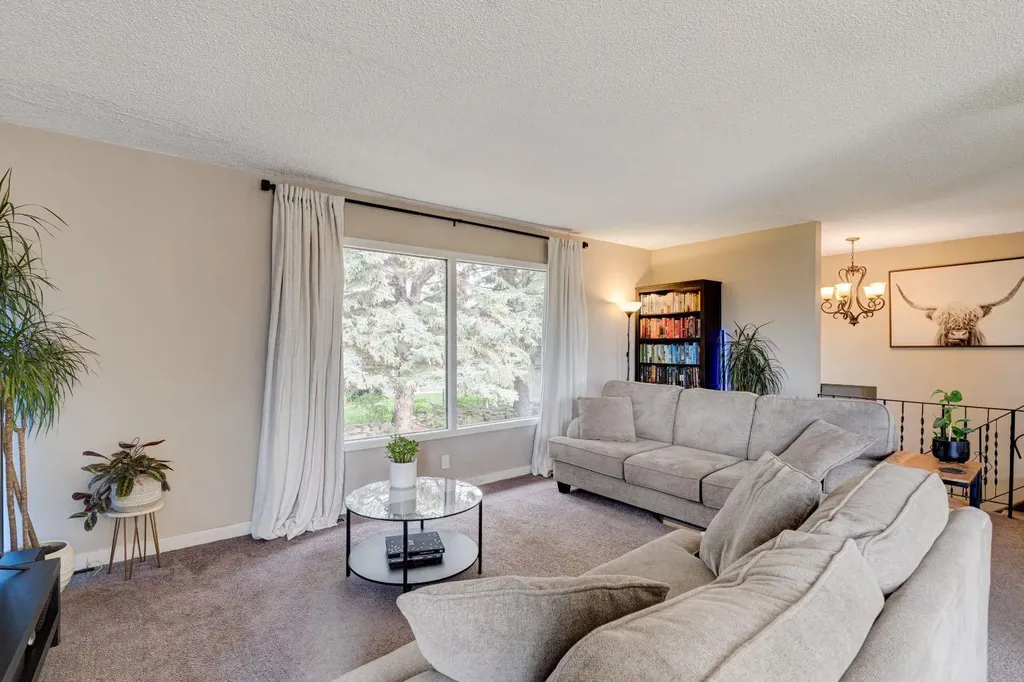 1153 East Lakeview Road Chestermere AB T1X 1B1