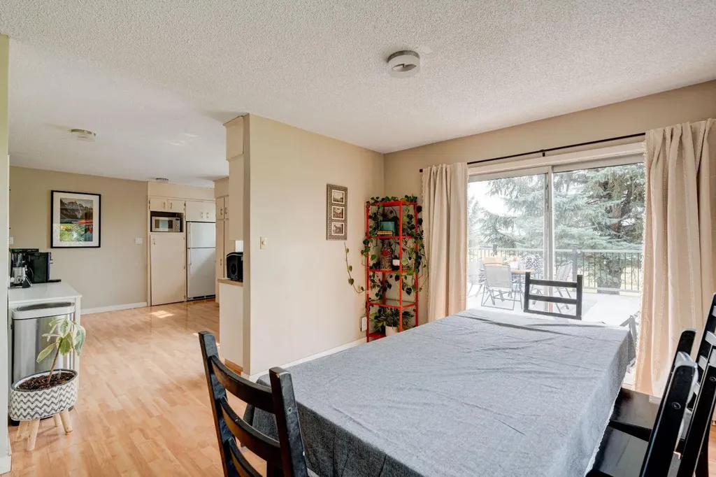 1153 East Lakeview Road Chestermere AB T1X 1B1