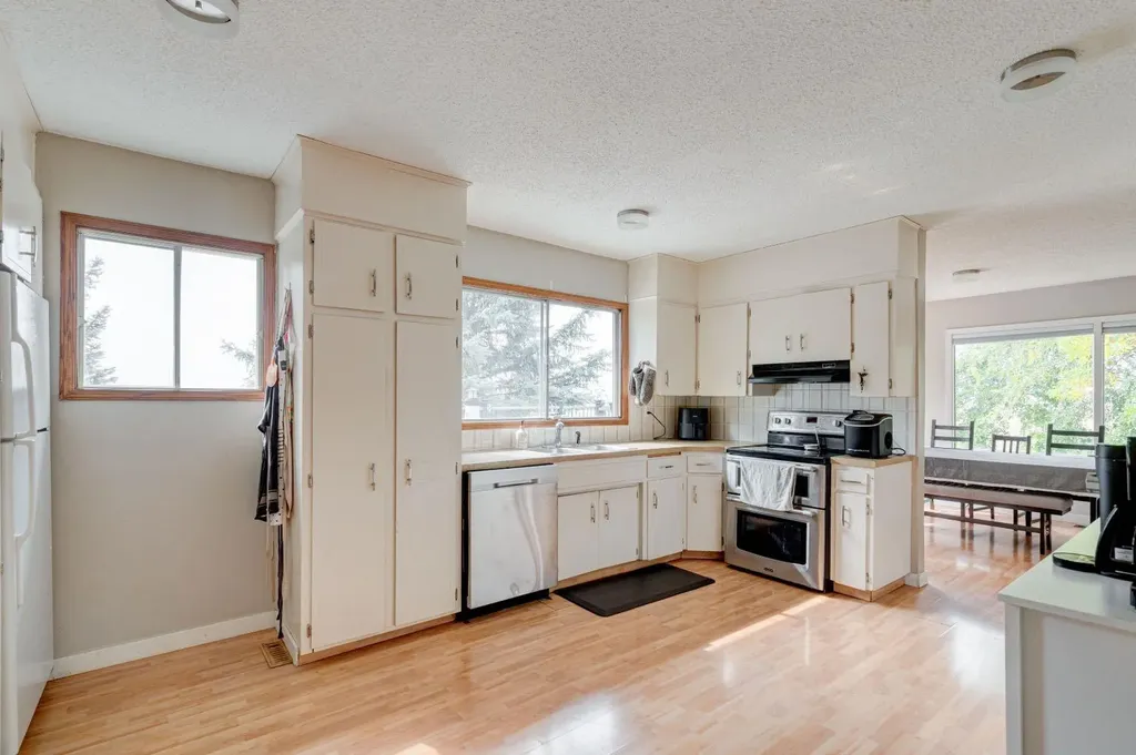 1153 East Lakeview Road Chestermere AB T1X 1B1