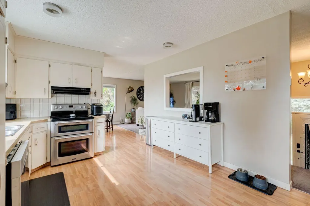 1153 East Lakeview Road Chestermere AB T1X 1B1