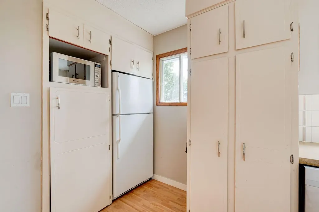 1153 East Lakeview Road Chestermere AB T1X 1B1