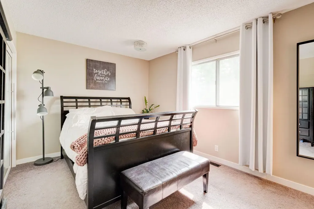1153 East Lakeview Road Chestermere AB T1X 1B1
