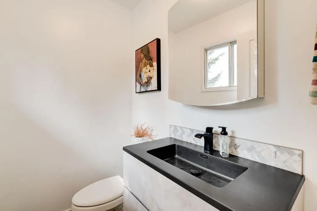 1153 East Lakeview Road Chestermere AB T1X 1B1