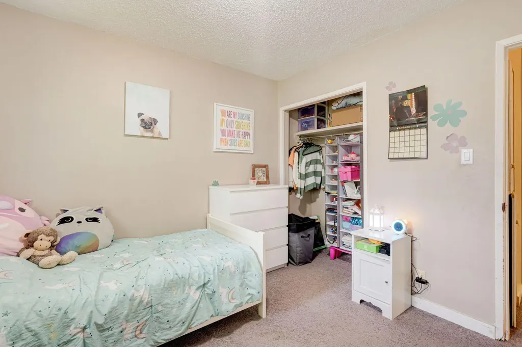 1153 East Lakeview Road Chestermere AB T1X 1B1