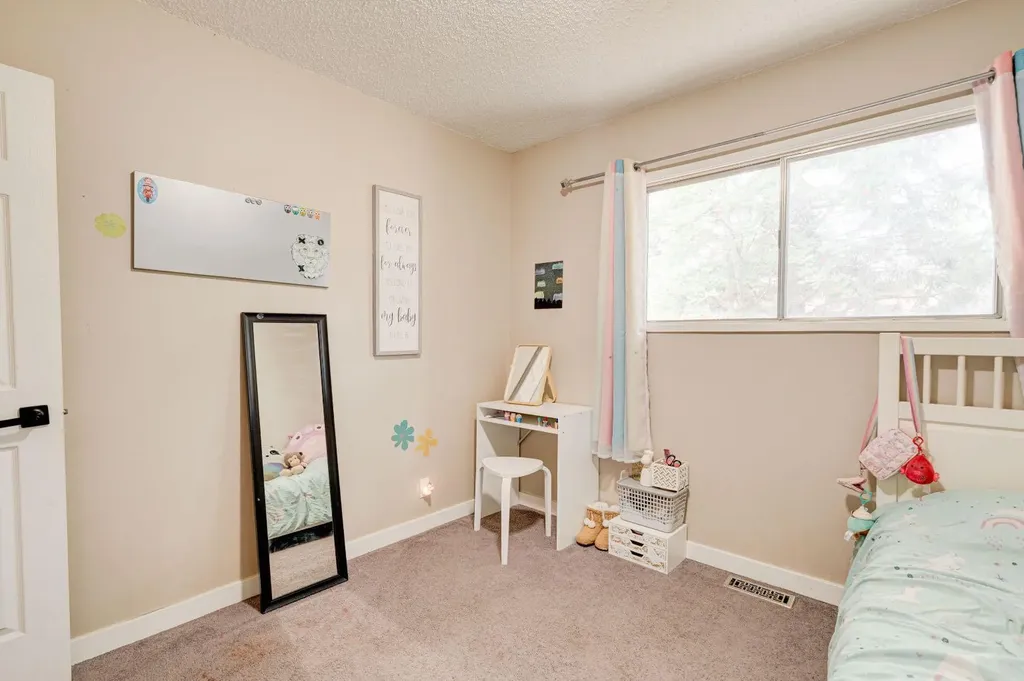 1153 East Lakeview Road Chestermere AB T1X 1B1