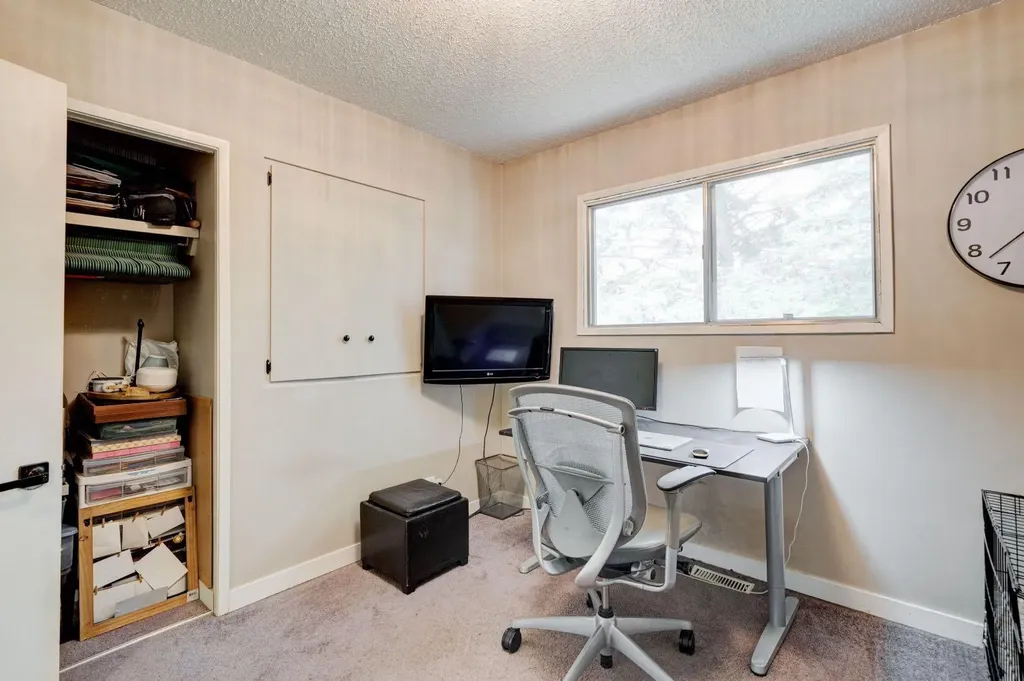 1153 East Lakeview Road Chestermere AB T1X 1B1