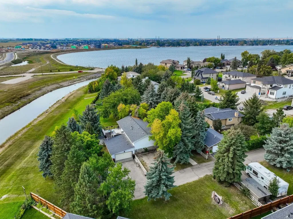1153 East Lakeview Road Chestermere AB T1X 1B1