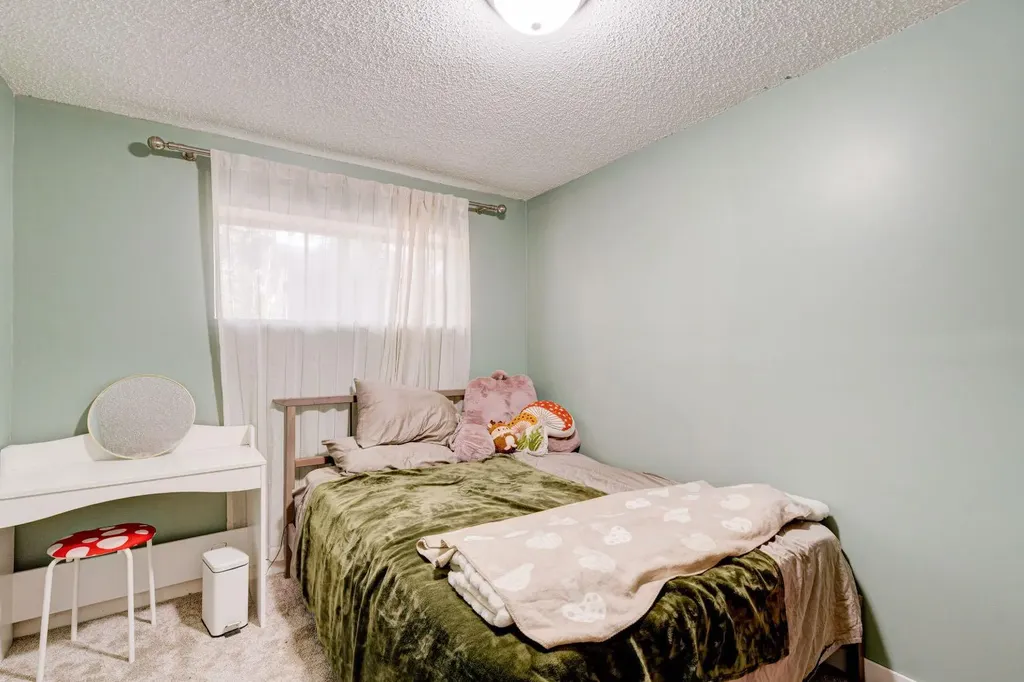 1153 East Lakeview Road Chestermere AB T1X 1B1