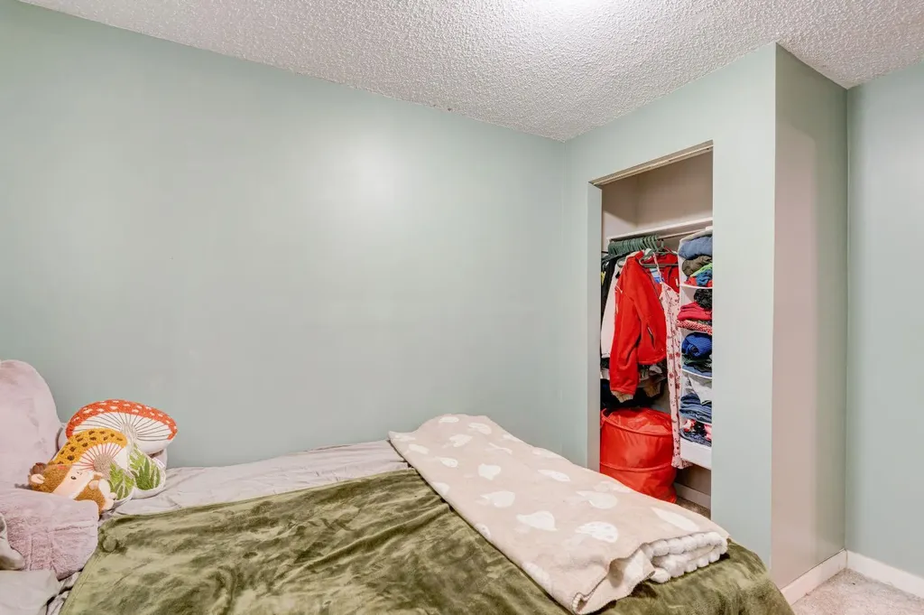 1153 East Lakeview Road Chestermere AB T1X 1B1