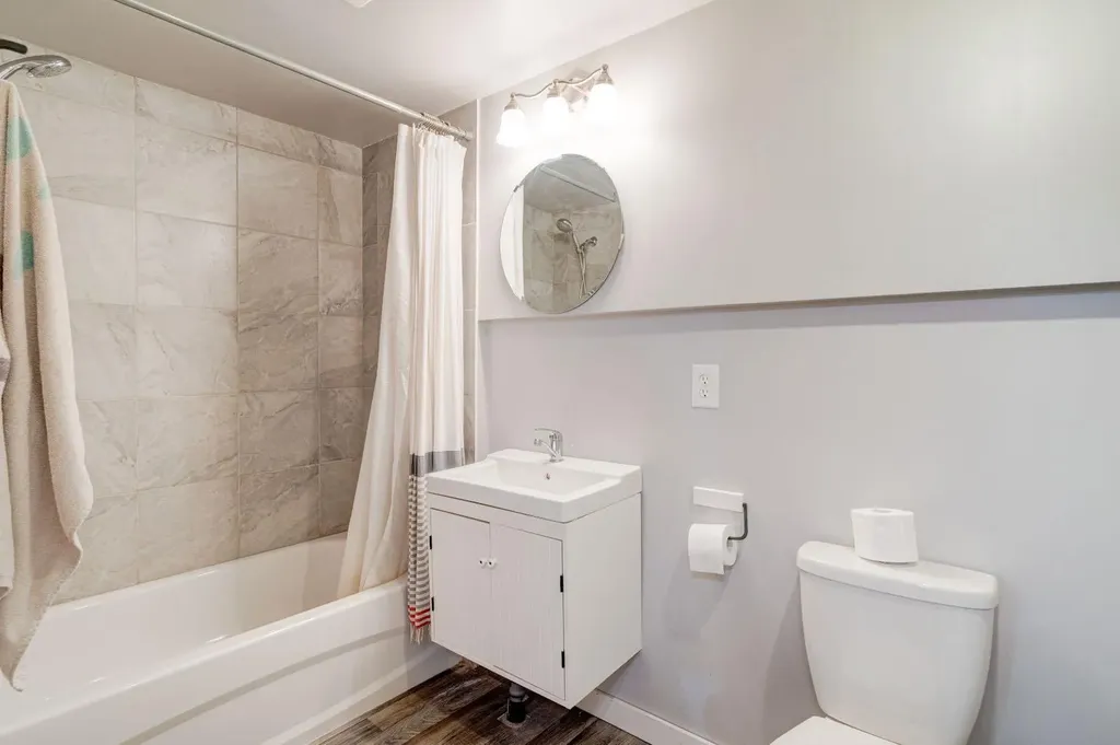 1153 East Lakeview Road Chestermere AB T1X 1B1