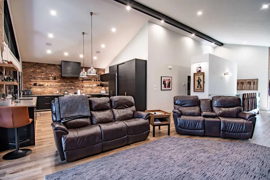 3417 Lakeshore Drive Sylvan Lake AB T4S 1B3