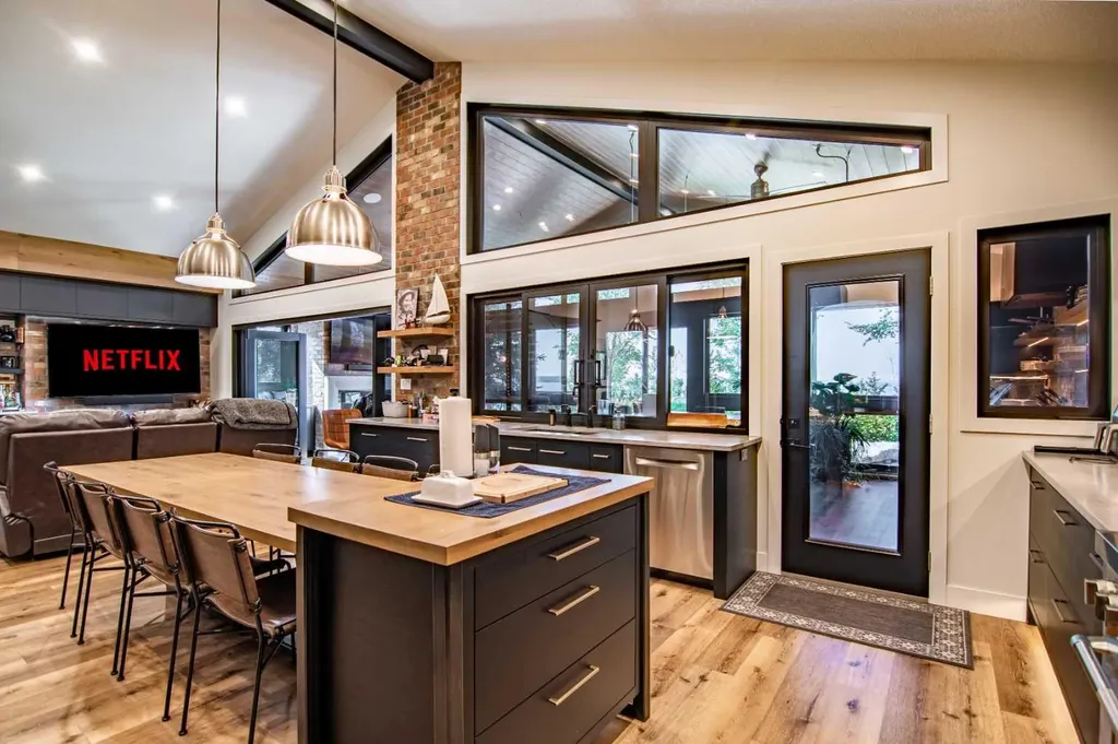 3417 Lakeshore Drive Sylvan Lake AB T4S 1B3