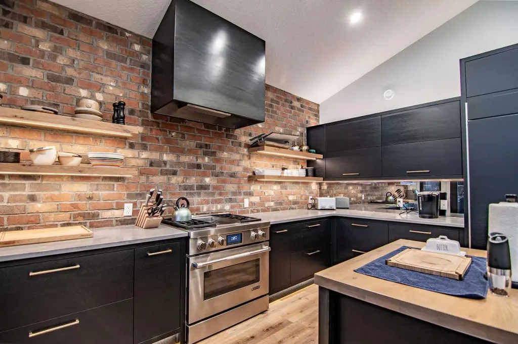 3417 Lakeshore Drive Sylvan Lake AB T4S 1B3
