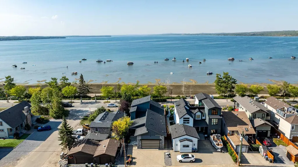 3417 Lakeshore Drive Sylvan Lake AB T4S 1B3