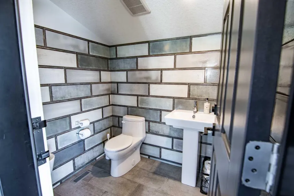 3417 Lakeshore Drive Sylvan Lake AB T4S 1B3