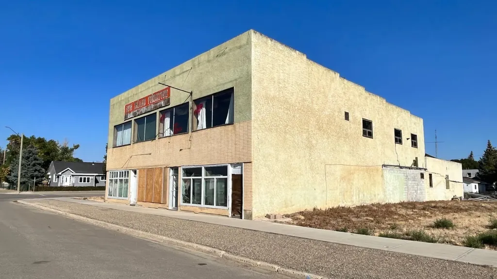 Bow Island AB, 216 5TH Avenue W