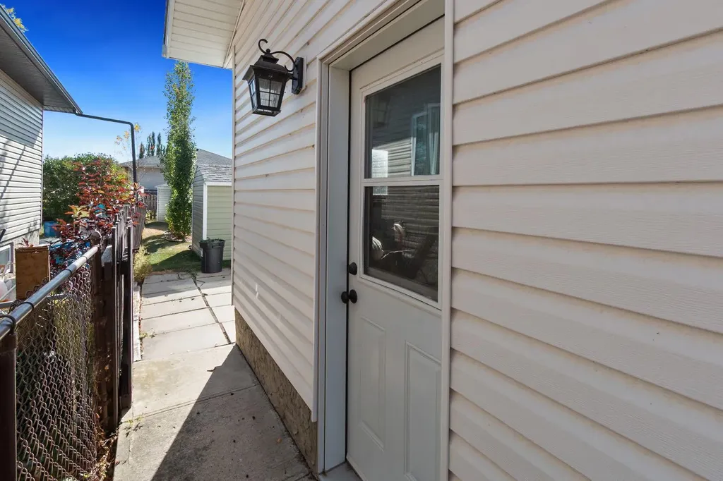 5445 56 Street Olds AB T4H 1J6