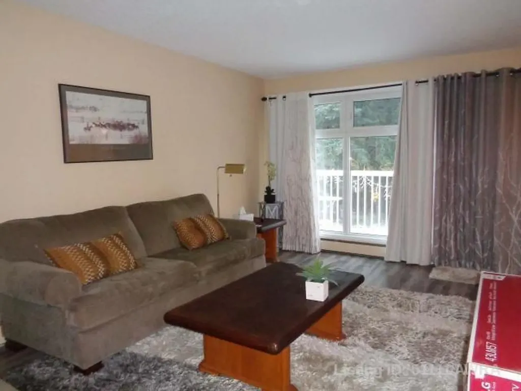 414 41 Street Edson AB T7E 1A1