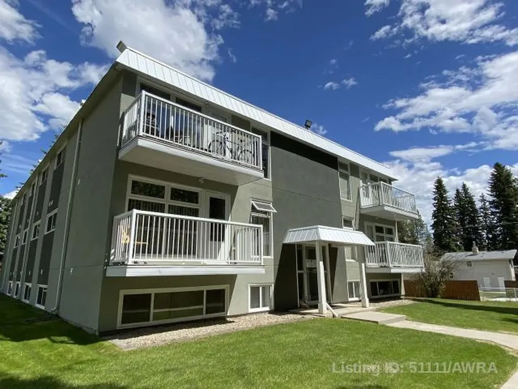 414 41 Street Edson AB T7E 1A1