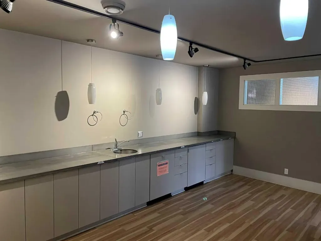 1415 28 Street NE Calgary AB T2A 2P6