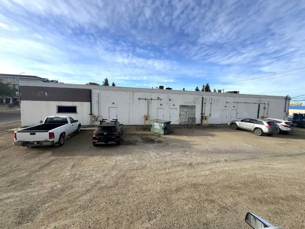 4704 49 Avenue Camrose AB T4V 3K9