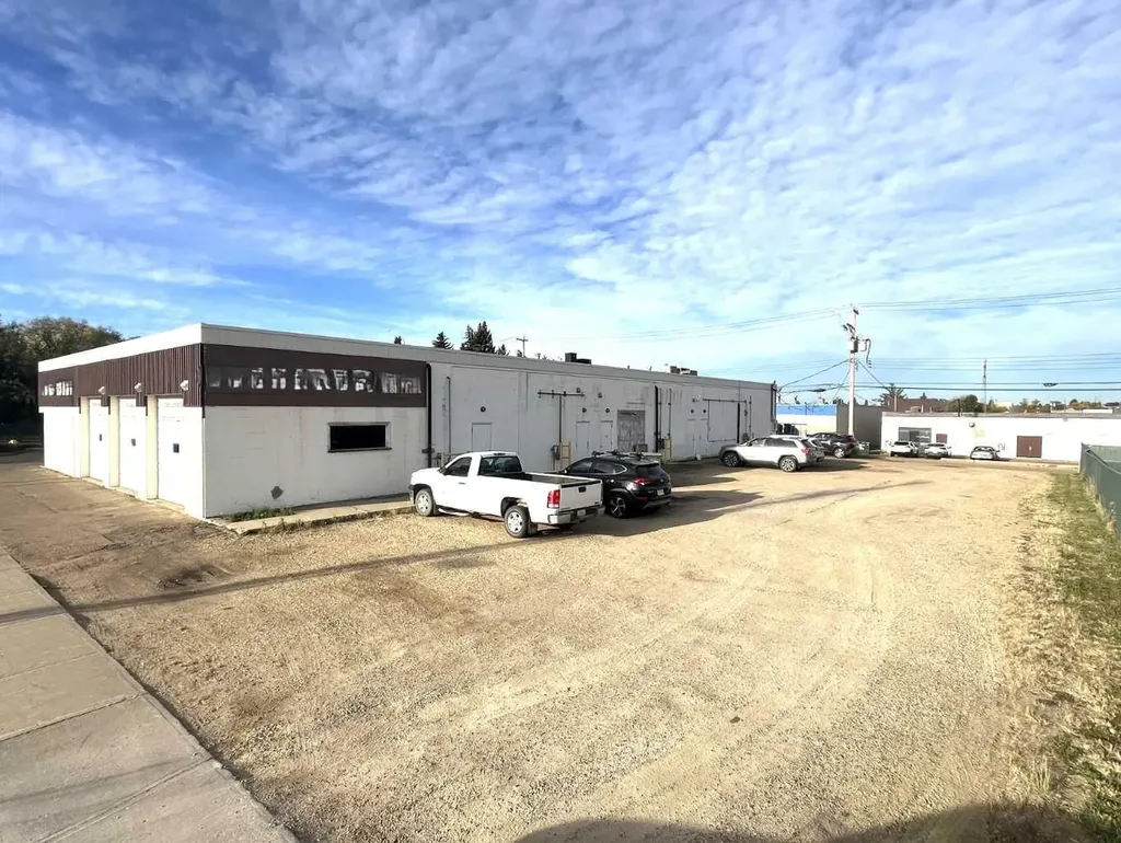 4704 49 Avenue Camrose AB T4V 3K9