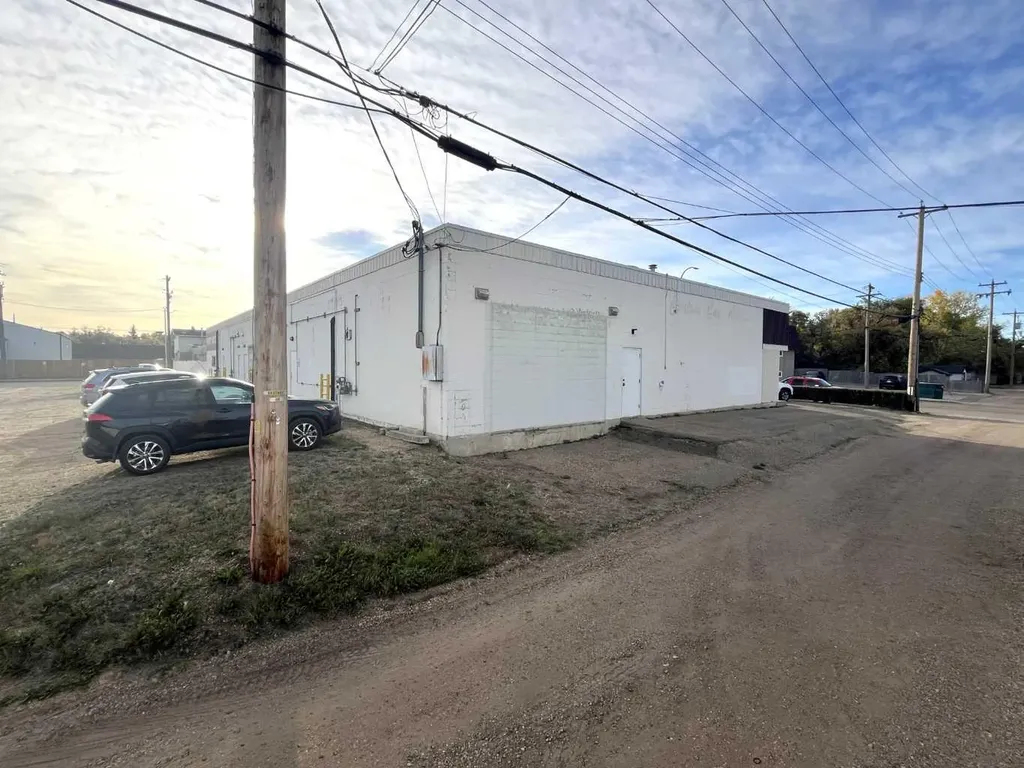 4704 49 Avenue Camrose AB T4V 3K9