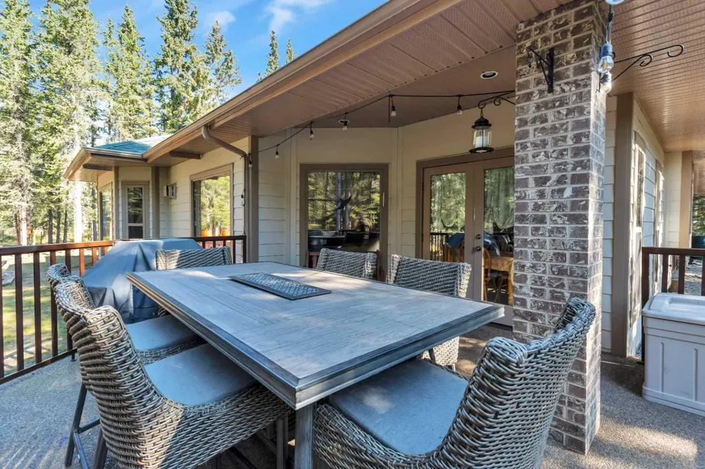 4147 Highway 587 Rural Mountain View County AB T0M 0K0