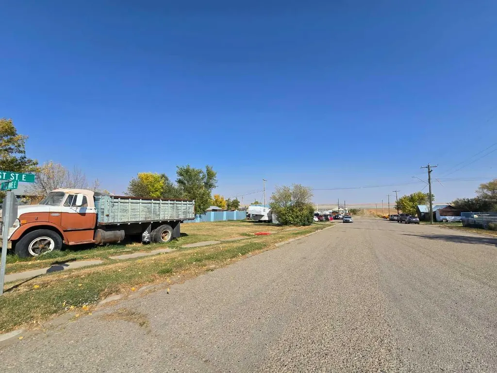 128 1 Avenue E Hussar AB T0J1S0