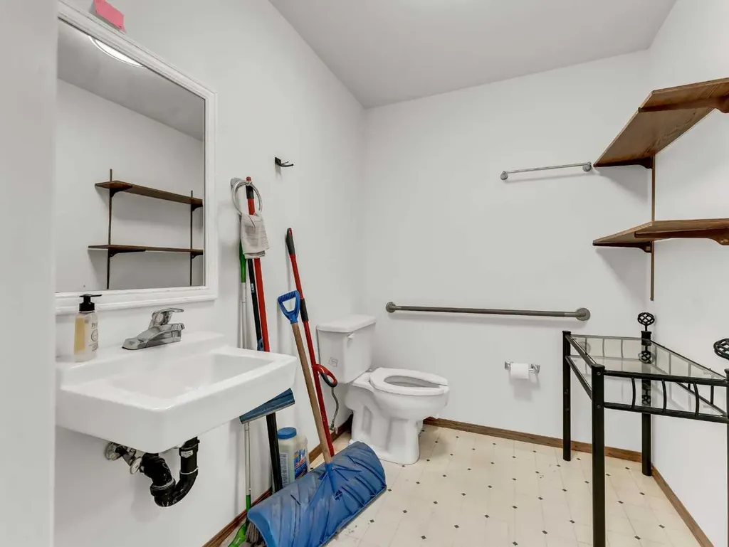 3295 Dunmore Road SE Medicine Hat AB T1B 3R2