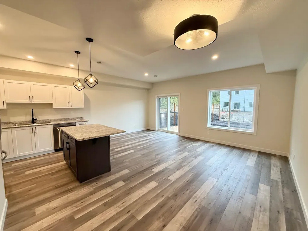 328B Boutin Avenue Hinton AB T7V0B4
