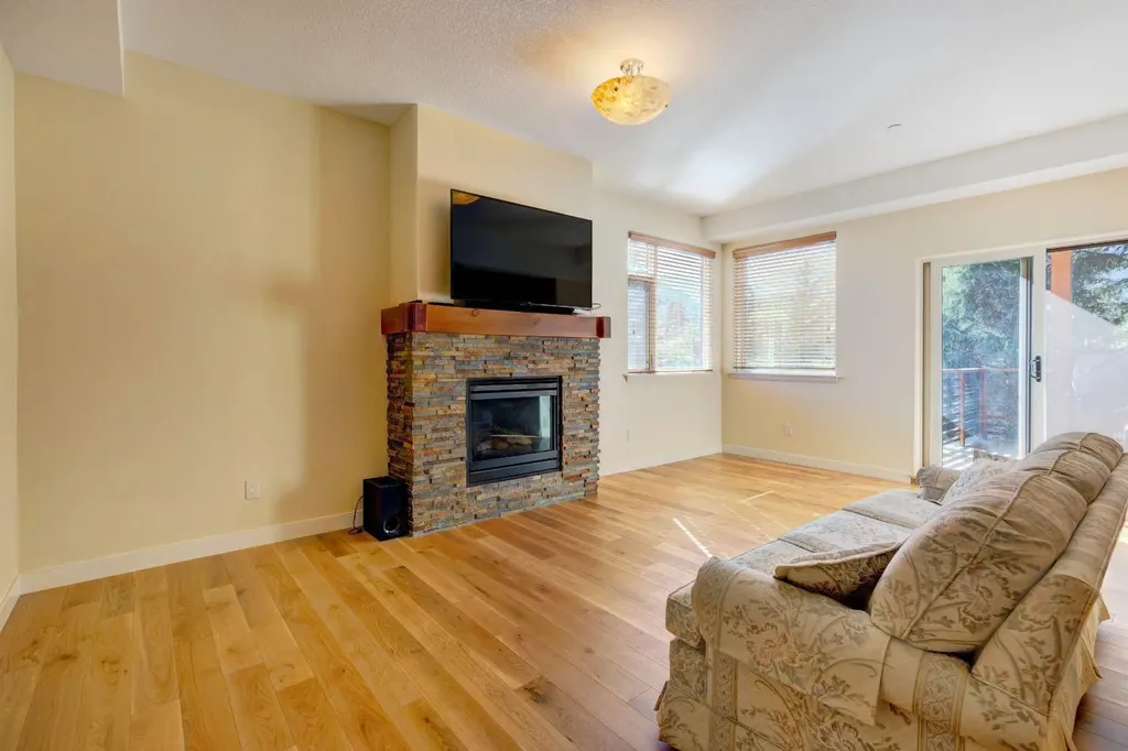 901 8th Avenue Canmore AB T1W 1Z7
