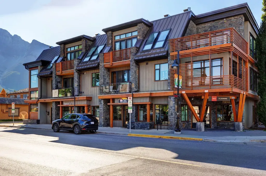 901 8th Avenue Canmore AB T1W 1Z7
