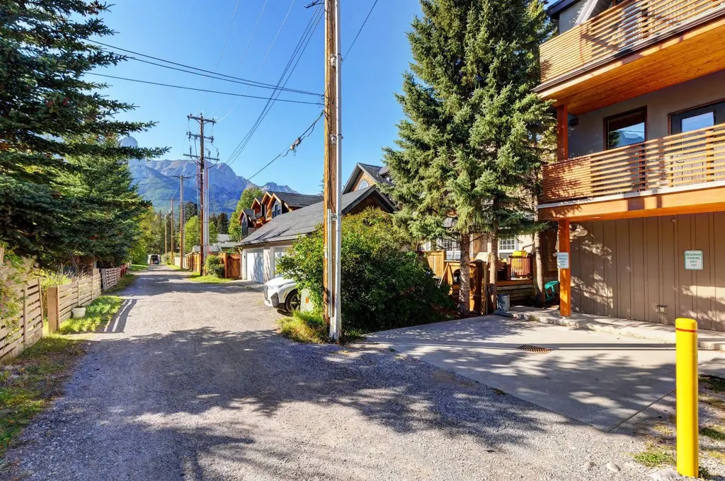 901 8th Avenue Canmore AB T1W 1Z7