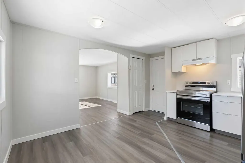 6220 17 Avenue SE Calgary AB T2A 0W6