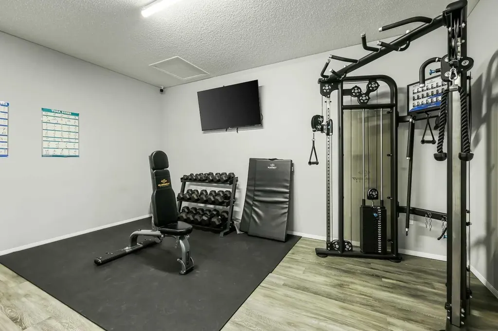 6220 17 Avenue SE Calgary AB T2A 0W6