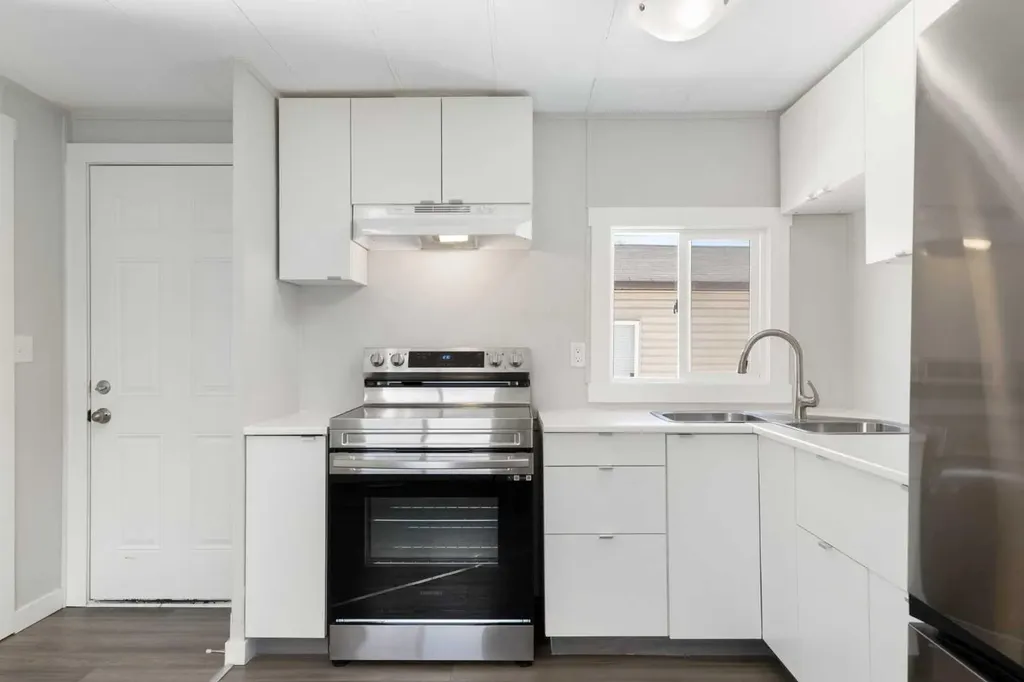6220 17 Avenue SE Calgary AB T2A 0W6