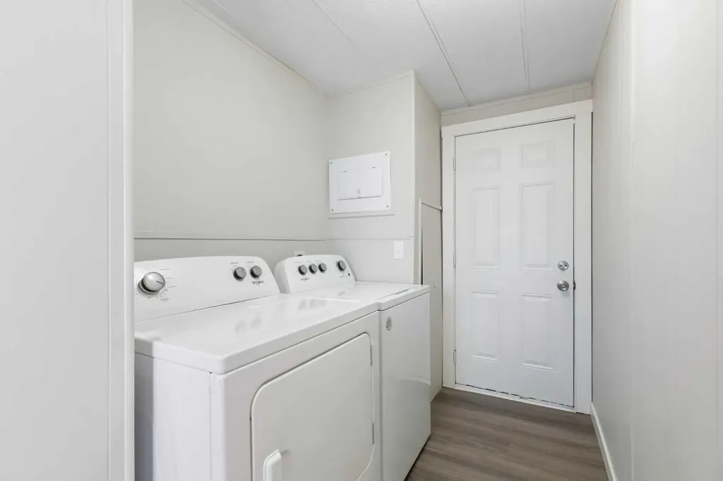 6220 17 Avenue SE Calgary AB T2A 0W6