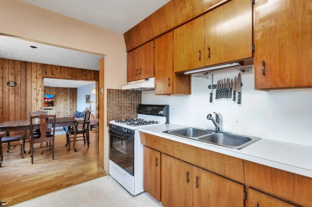 4152 47 Avenue Rocky Mountain House AB T4T 1C8