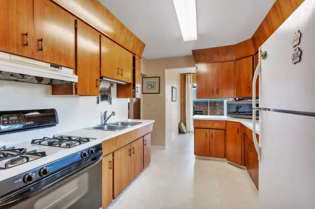 4152 47 Avenue Rocky Mountain House AB T4T 1C8