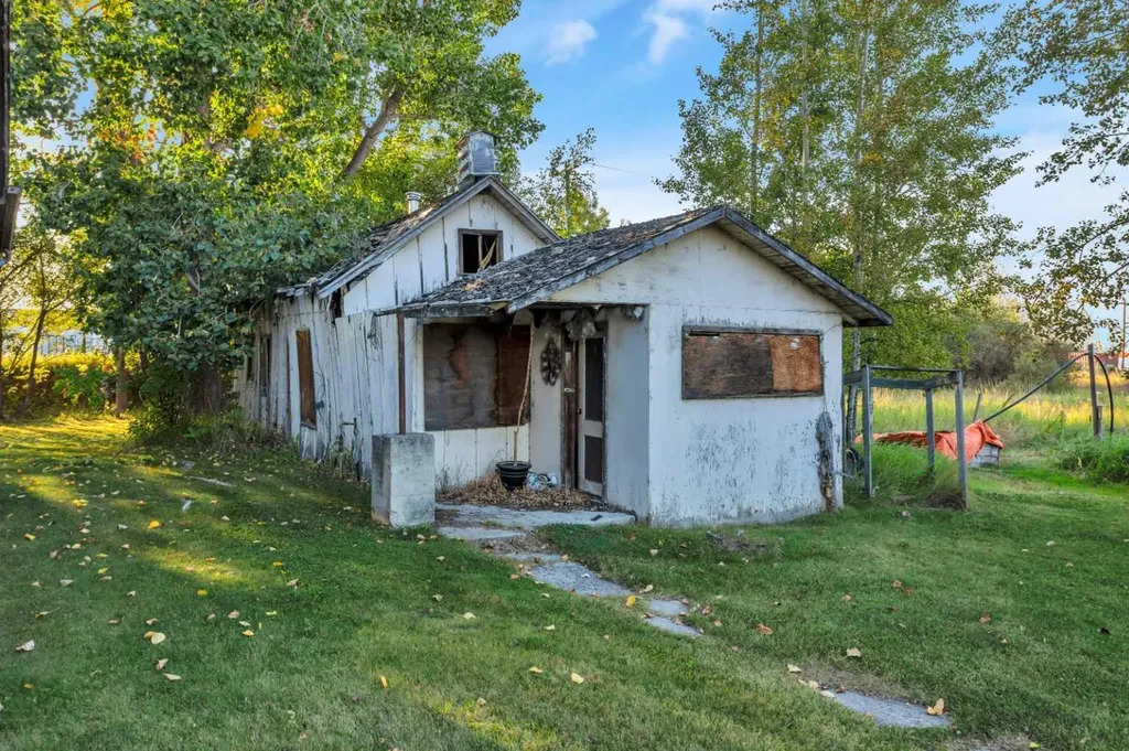 4152 47 Avenue Rocky Mountain House AB T4T 1C8