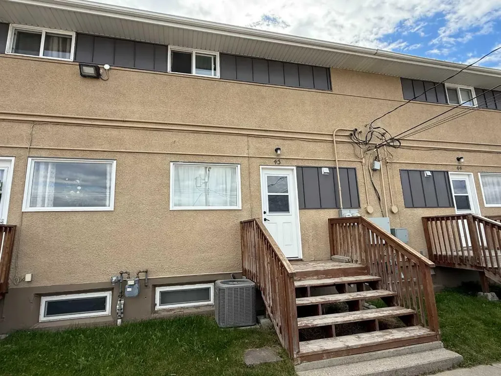 114 Hardisty Avenue Hinton AB T7V1B5