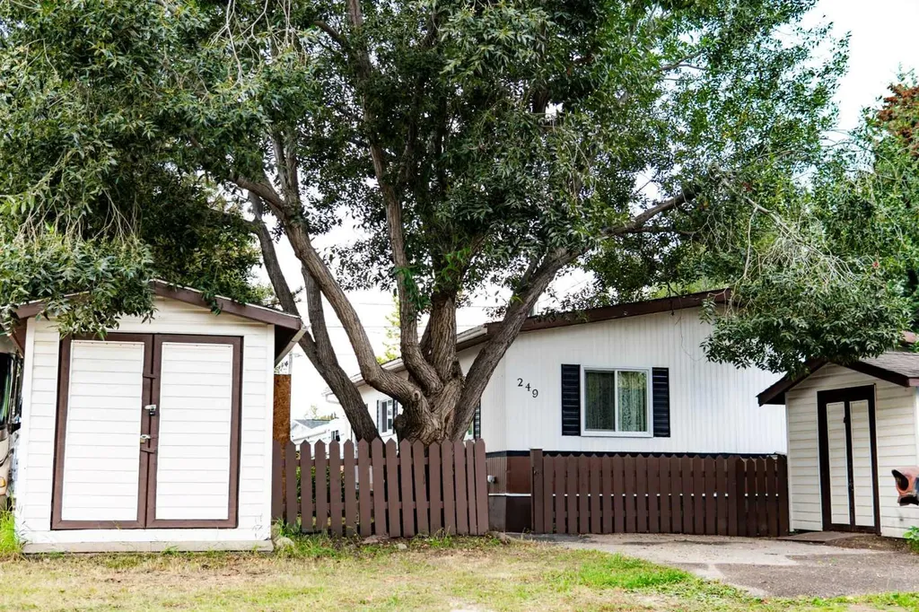 133 Jarvis Street Hinton AB T7V 1R6