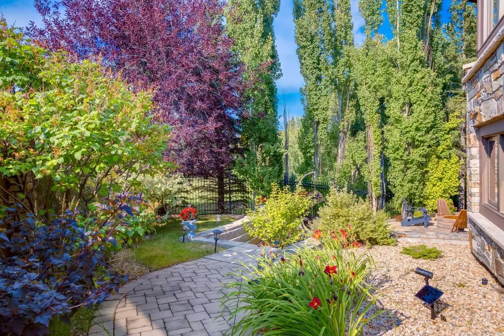4 Aspen Ridge Bay SW Calgary AB T3H5M3