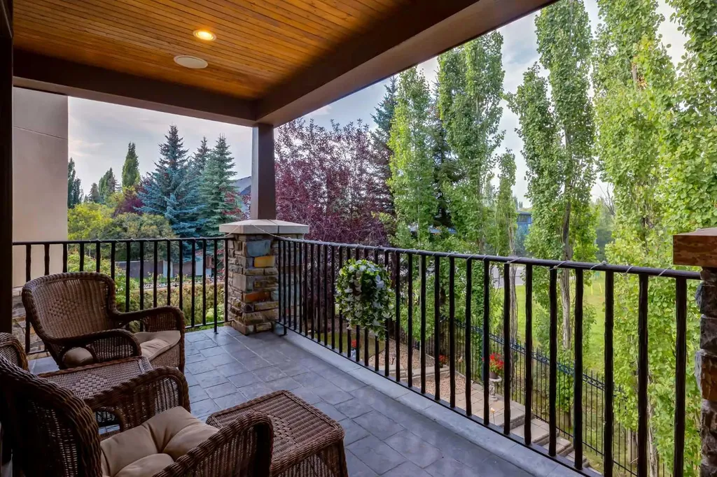 4 Aspen Ridge Bay SW Calgary AB T3H5M3