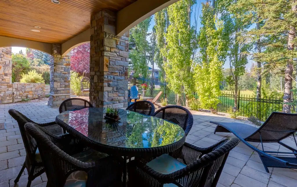 4 Aspen Ridge Bay SW Calgary AB T3H5M3
